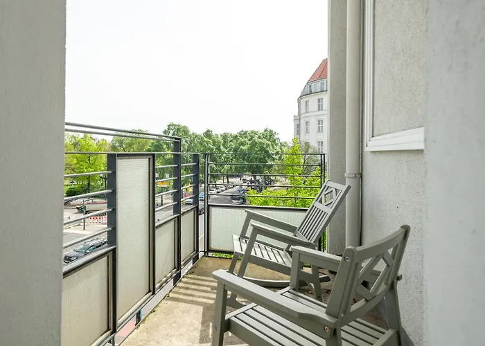 Kaiser 02 By Rockchair Apartments L Superhost Status L 3 Bedrooms Boxspringbeds 2 Bathrooms L Cozy Family & Business Flair 155 Sqm 3 Balcony 2Nd Floor Elevator Up To 10 Guests Welcomes You!
