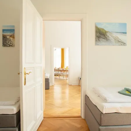 Kaiser 02 By Rockchair Apartments L Superhost Status L 3 Bedrooms Boxspringbeds 2 Bathrooms L Cozy Family & Business Flair 155 Sqm 3 Balcony 2Nd Floor Elevator Up To 10 Guests Welcomes You! Berlin Exterior photo